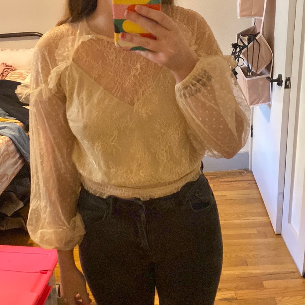 Lulus lace cropped blouse size medium